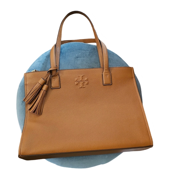👍Tory Burch Thea shoulder tote in color moose, pebble leather and gold hardware - Picture 2 of 12